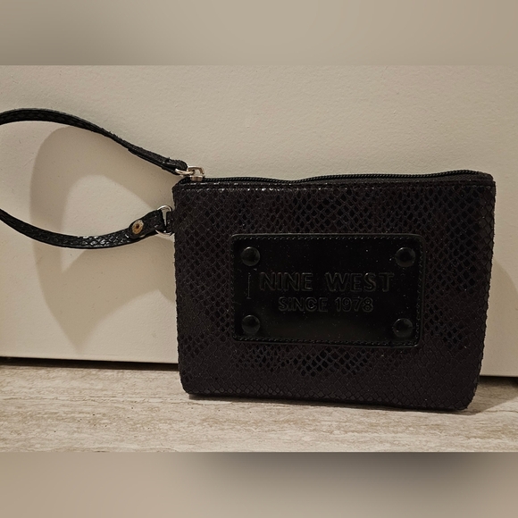 Nine West Black Wristlet NWT - Picture 2 of 4